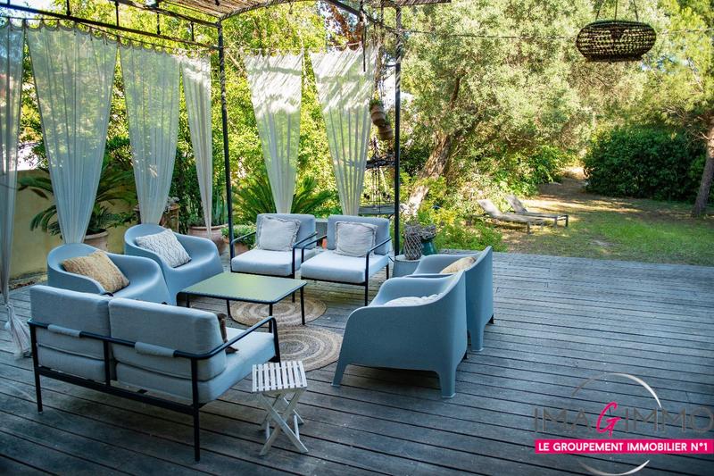 Maison - 213 m² - 6 pièces