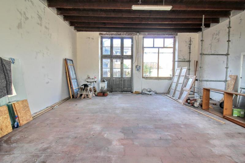 Maison - 610 m² - 2 pièces