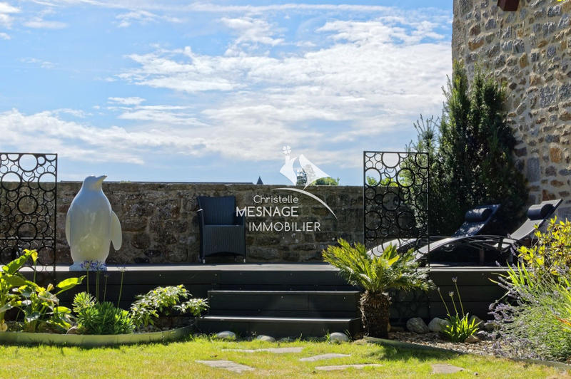 Maison - 236 m² - 8 pièces