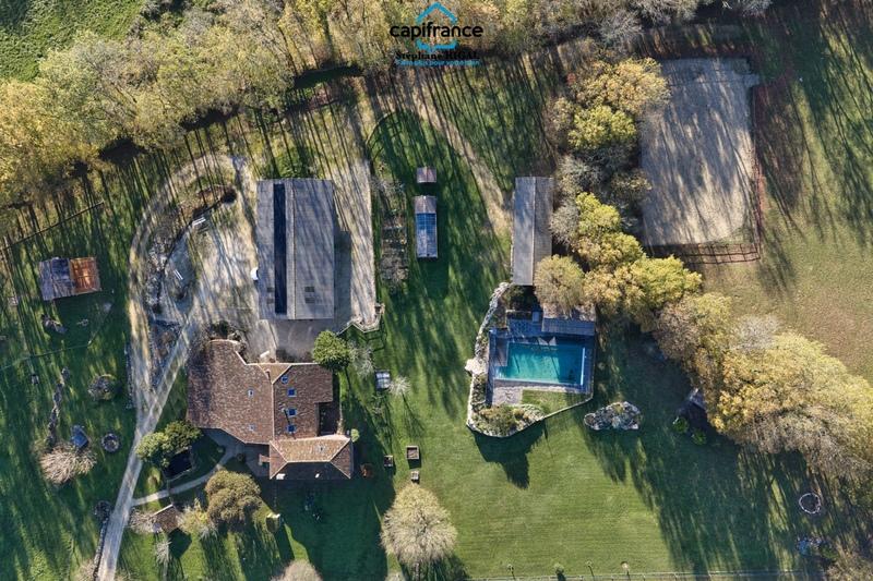 Propriété - 220 m² - 8 pièces