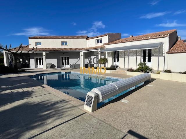 Maison - 238 m² - 8 pièces