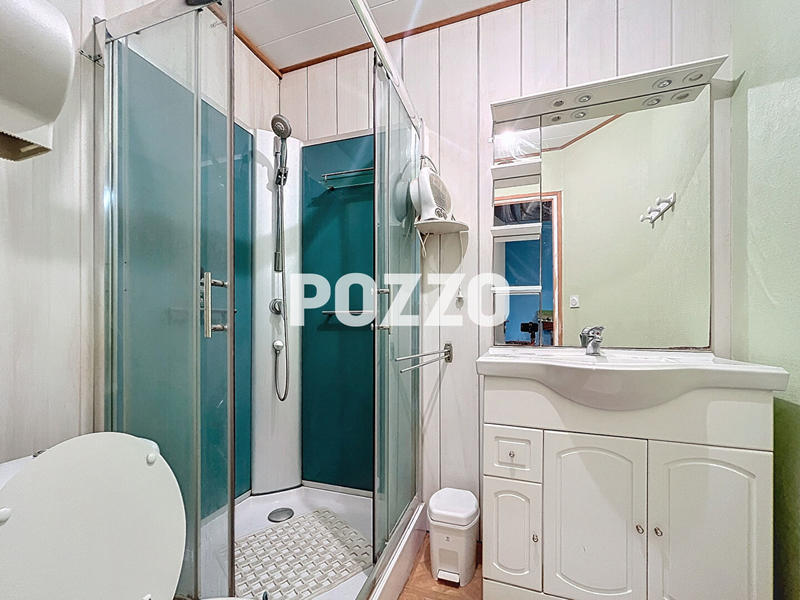 Maison - 240 m² - 16 pièces