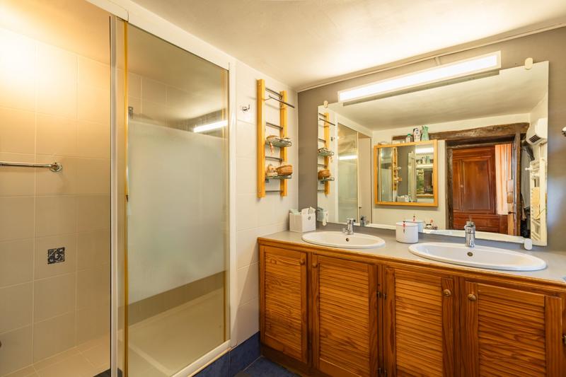 Maison - 250 m² - 10 pièces