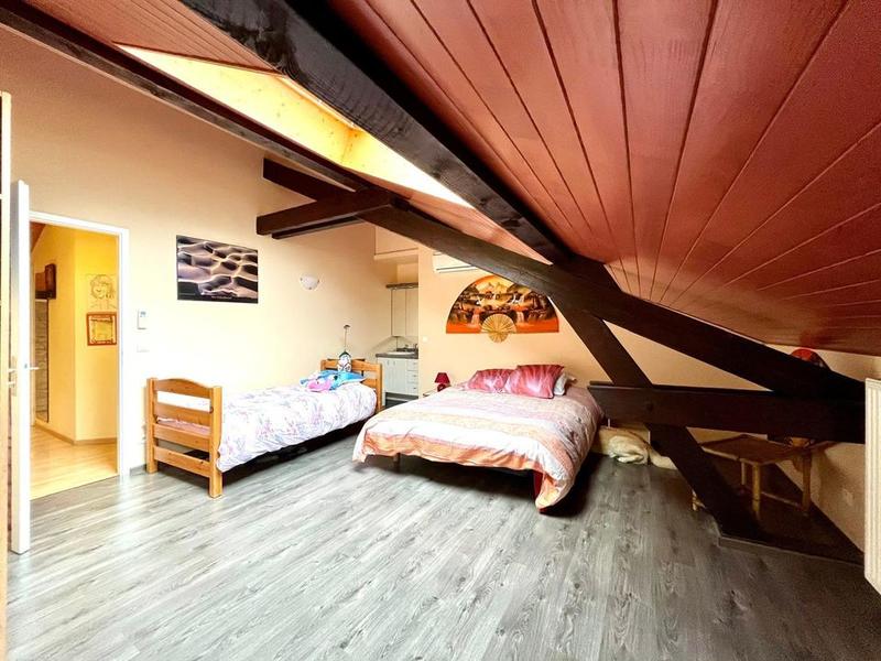 Maison - 313 m² - 9 pièces