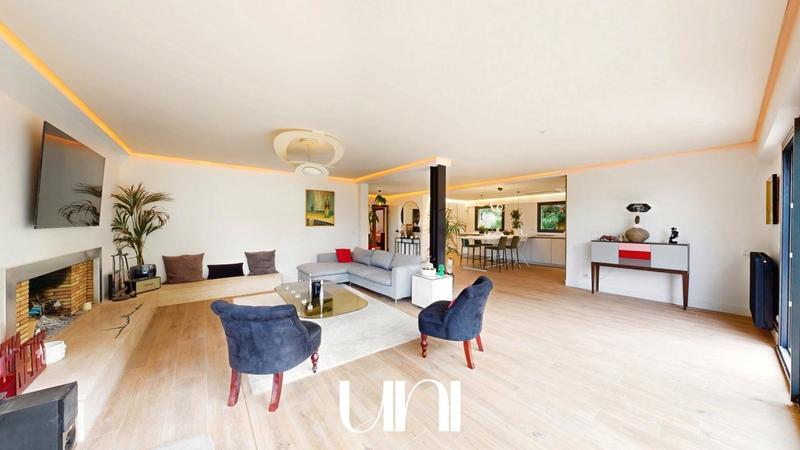 Maison - 265 m² - 8 pièces