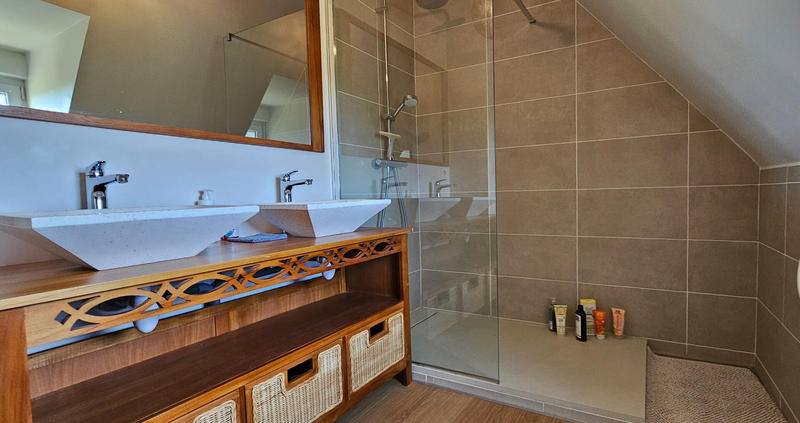 Maison - 216 m² - 8 pièces