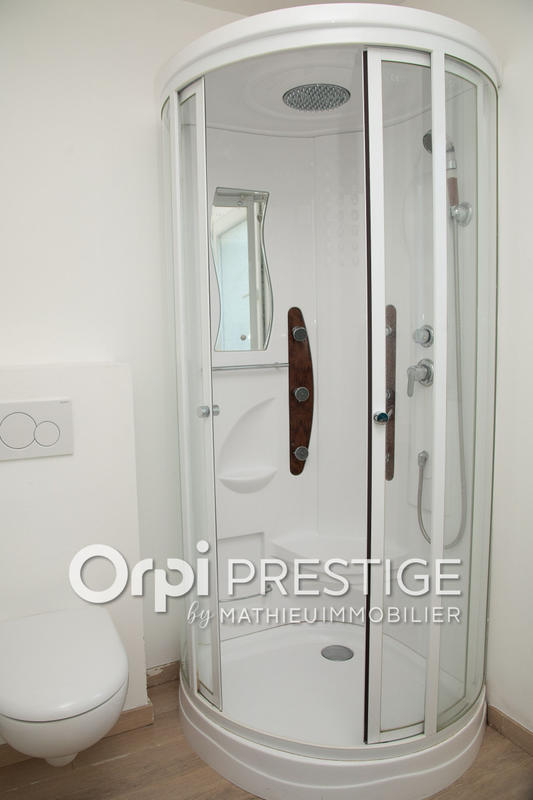 Villa - 201 m² - 9 pièces