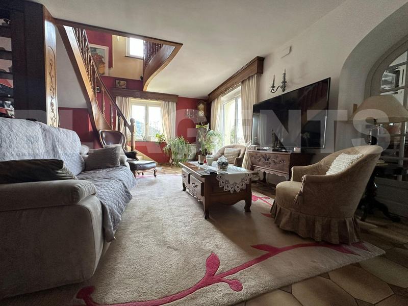 Maison - 270 m² - 8 pièces