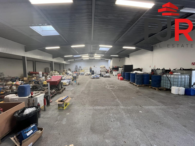 Local d'activités - 642 m²