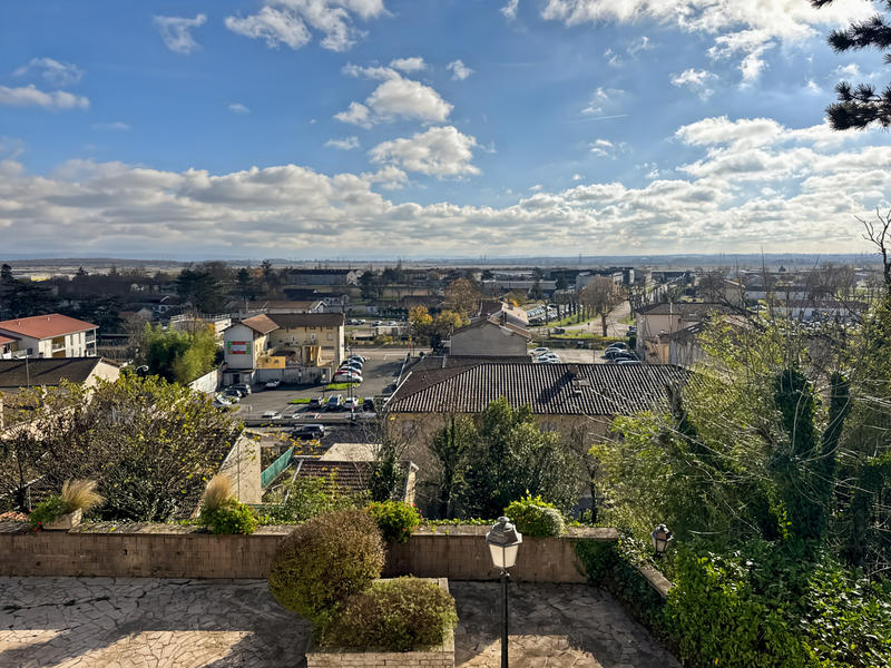 Maison - 350 m² - 10 pièces