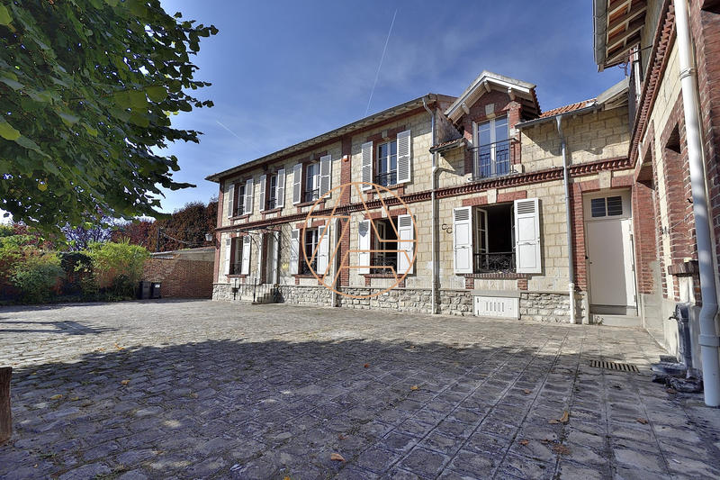 Maison ancienne - 270 m² - 9 pièces