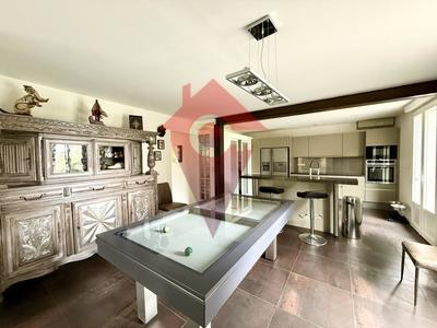 Maison - 163 m² - 10 pièces