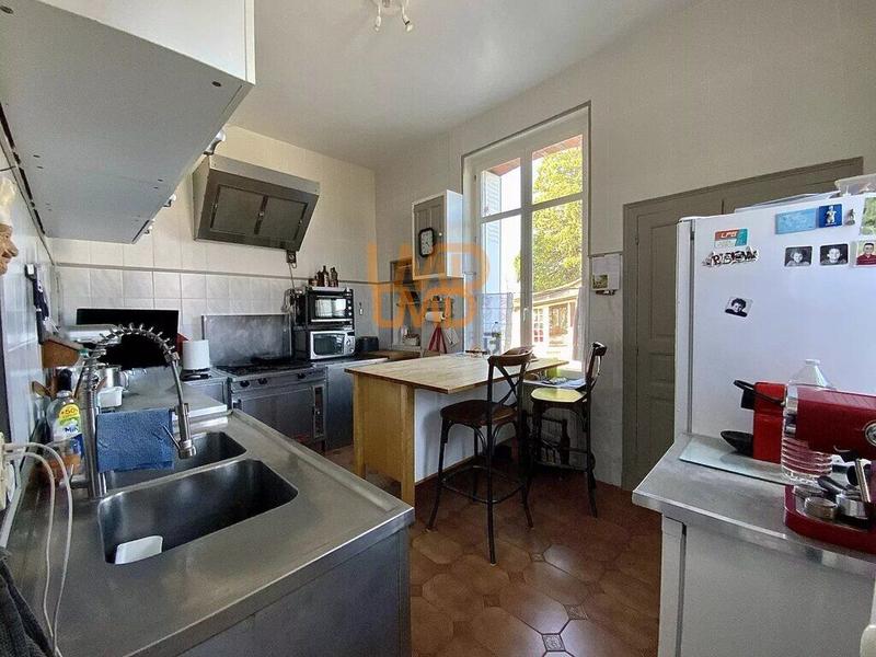 Propriété - 202 m² - 7 pièces