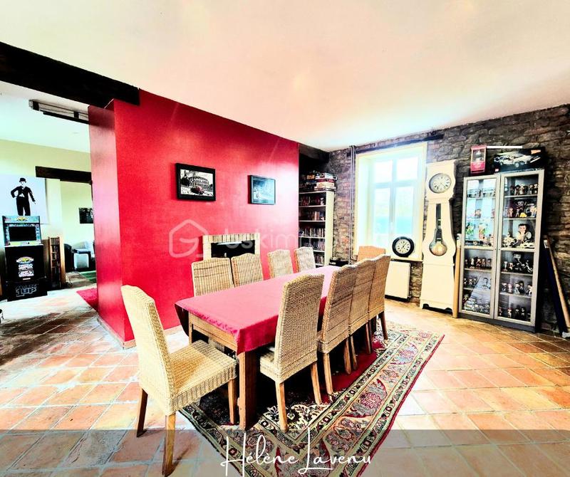 Demeure - 271 m² - 12 pièces