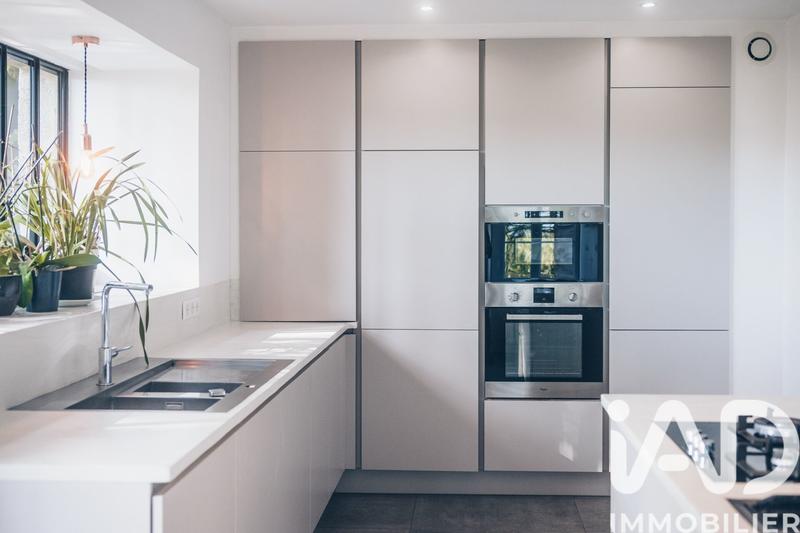 Maison - 328 m² - 12 pièces