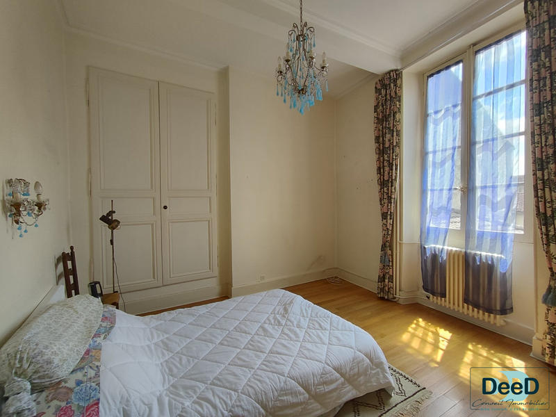 Maison - 288 m² - 9 pièces