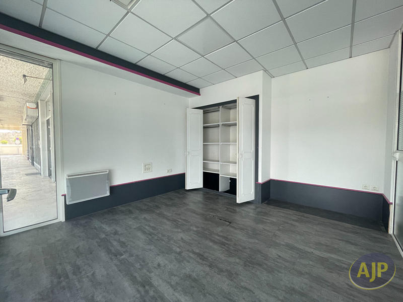 Local commercial - 89 m² - 4 pièces