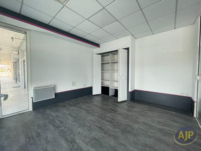 Local commercial - 89 m² - 4 pièces