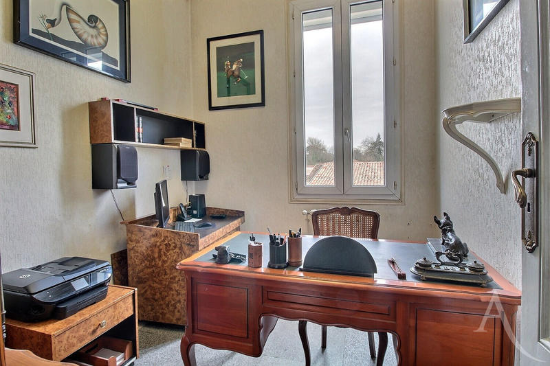 Demeure - 248 m² - 8 pièces