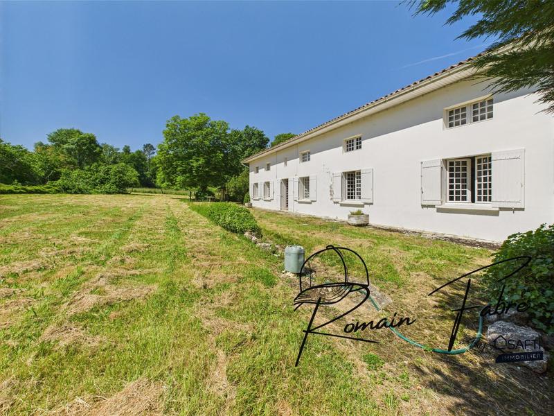 Maison - 310 m² - 12 pièces