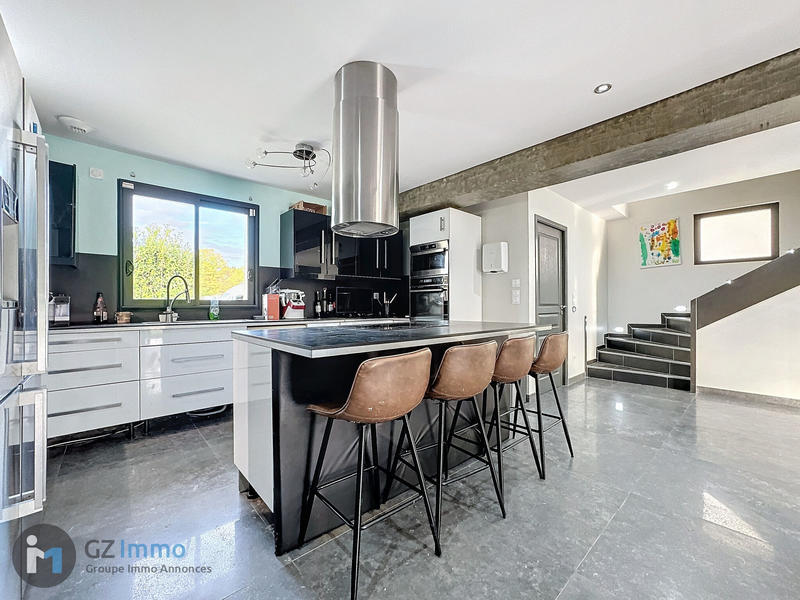 Maison - 214 m² - 7 pièces