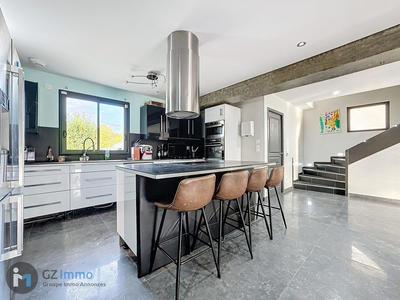 Maison - 214 m² - 7 pièces