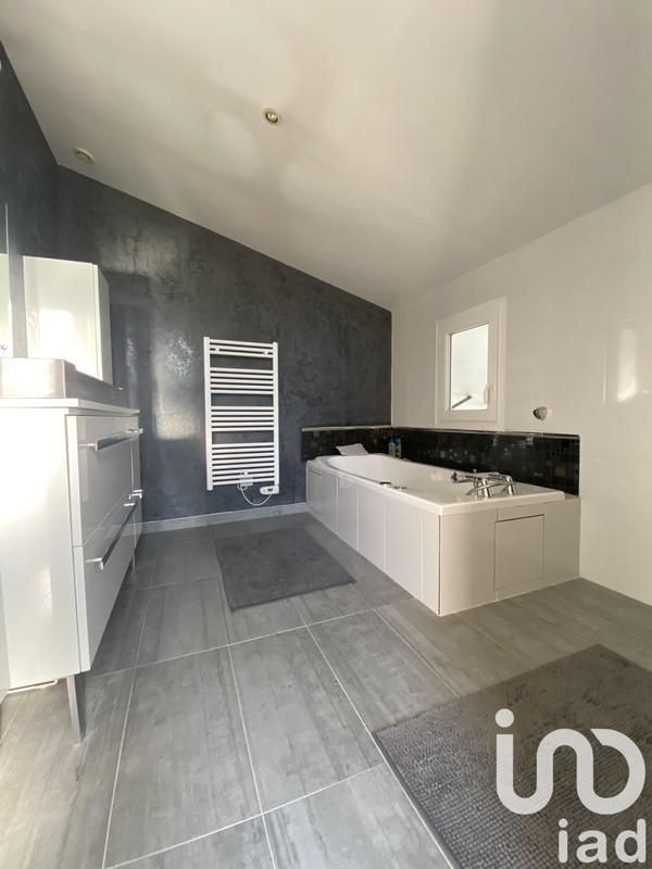 Maison - 239 m² - 7 pièces