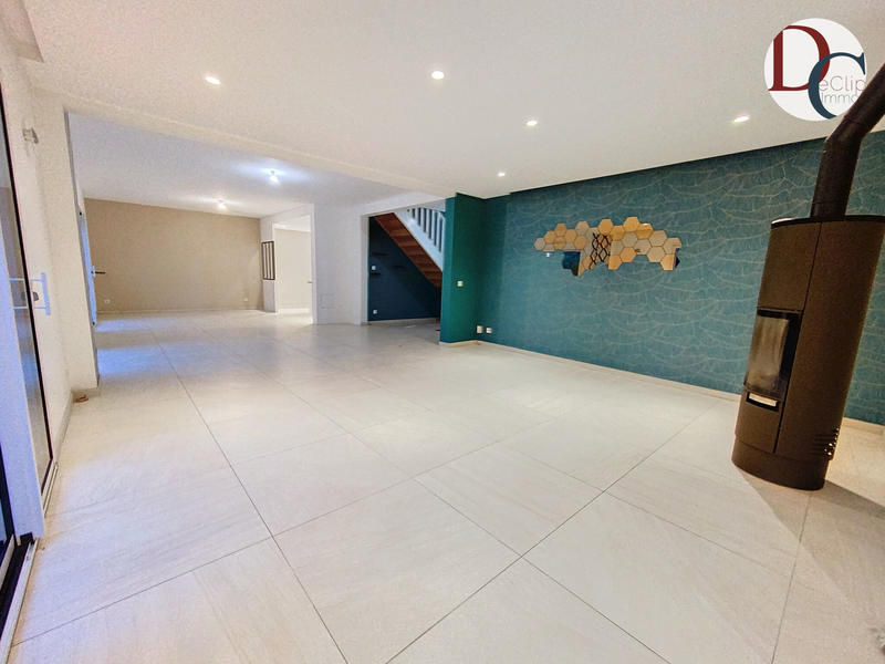 Maison - 203 m² - 8 pièces