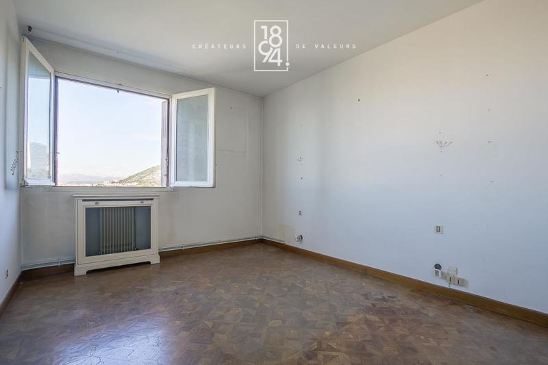 Appartement - 111 m² - 4 pièces