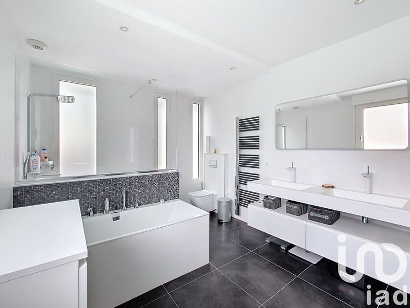 Maison - 290 m² - 10 pièces