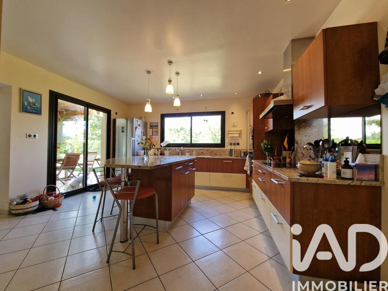 Maison - 242 m² - 10 pièces