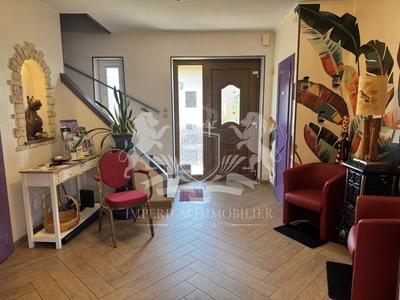 Maison - 255 m² - 10 pièces