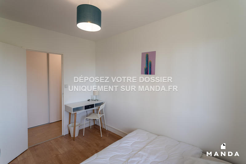 Chambre - 11 m² - 5 pièces