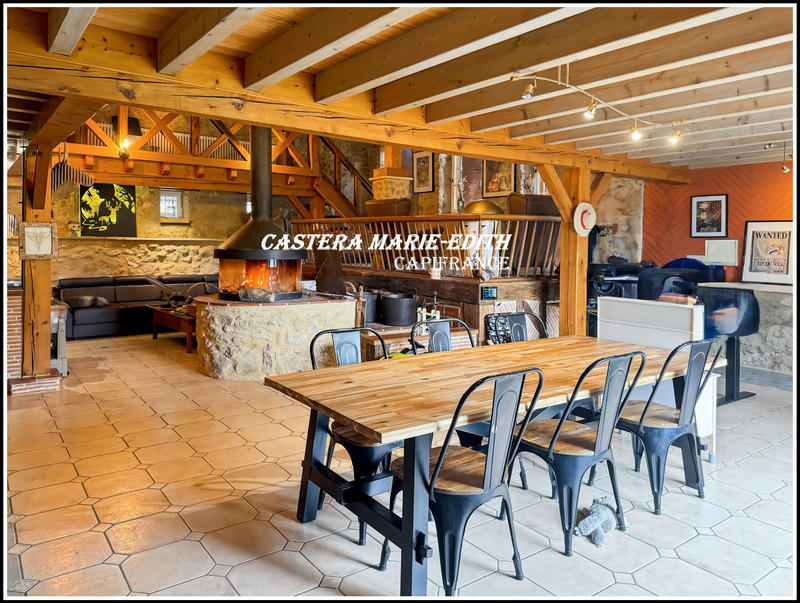 Maison - 955 m² - 33 pièces