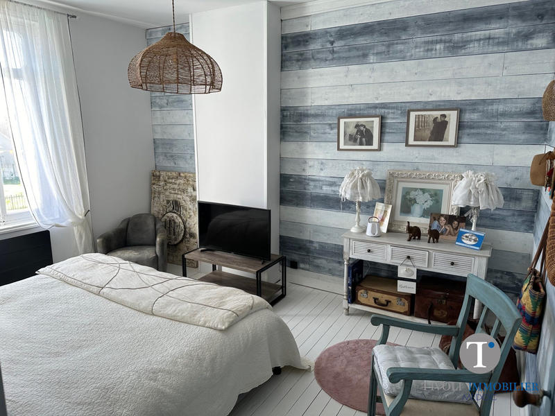 Maison traditionnelle - 267 m² - 9 pièces