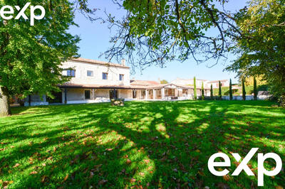 Maison - 300 m² - 9 pièces