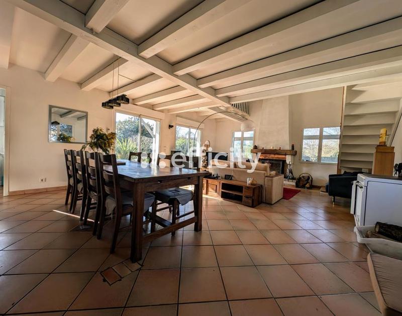 Maison - 140 m² - 5 pièces