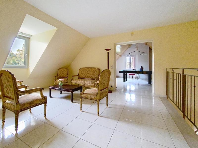 Maison - 242 m² - 5 pièces