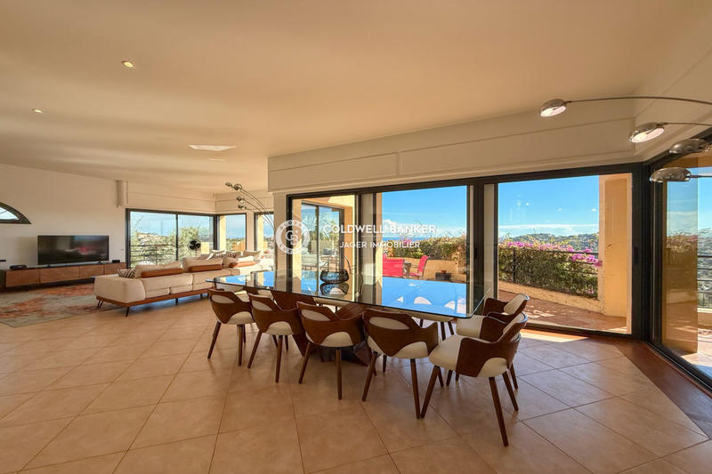 Villa - 249 m² - 8 pièces