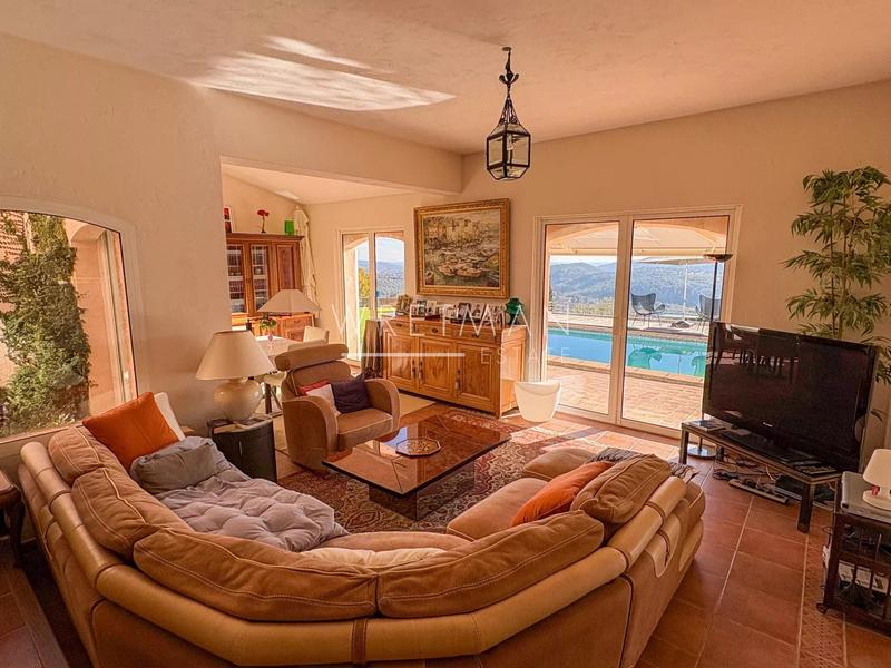 Villa - 205 m² - 8 pièces