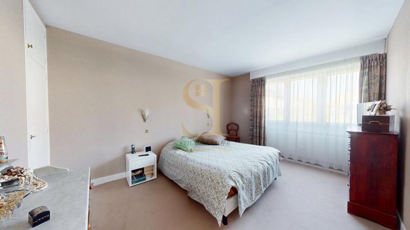 Maison - 180 m² - 8 pièces