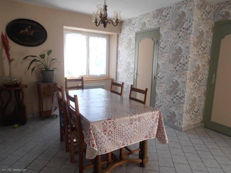 Propriété - 202 m² - 9 pièces