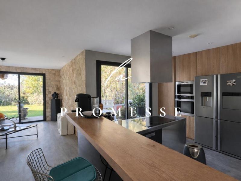 Villa - 323 m² - 8 pièces
