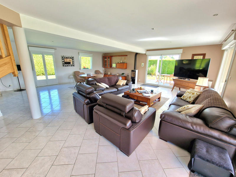 Maison - 270 m² - 6 pièces