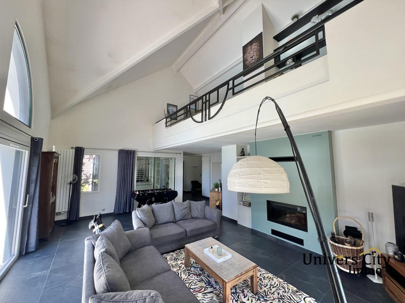 Villa - 247 m² - 10 pièces