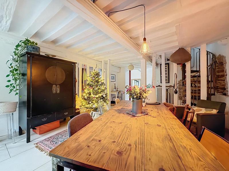 Maison - 165 m² - 9 pièces