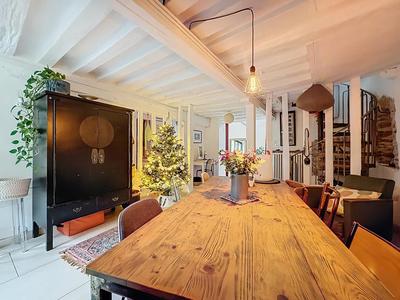 Maison - 165 m² - 9 pièces