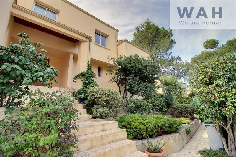 Maison - 220 m² - 8 pièces