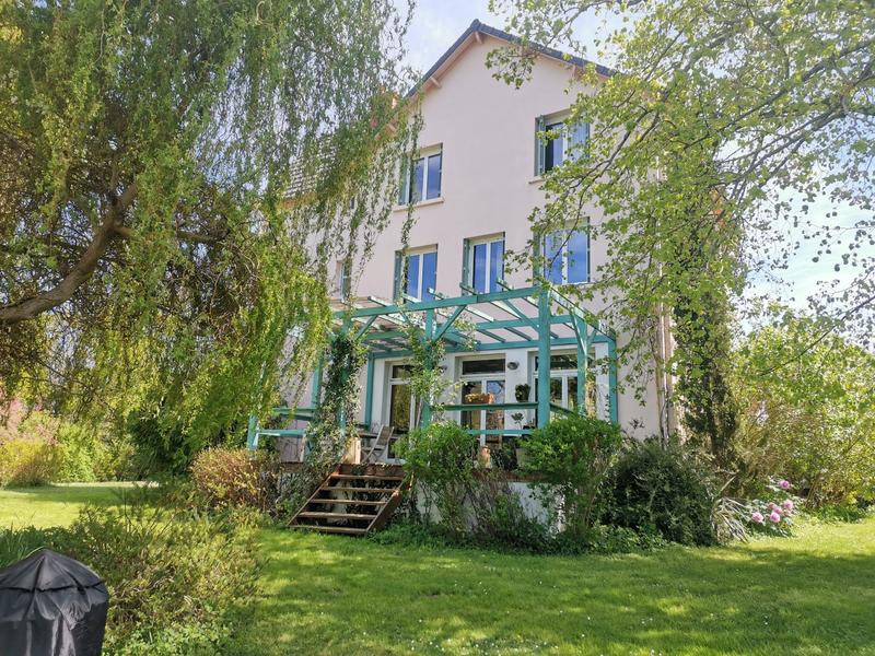 Maison - 211 m² - 7 pièces