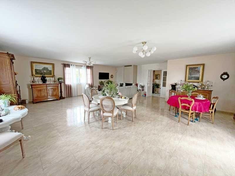 Maison - 232 m² - 9 pièces